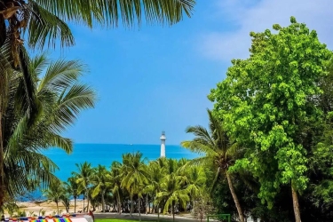 三亚日报关注大小洞天景区网红“彩虹滑道”