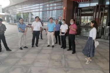 省港航管理局彭翀局长莅临游船旅游中心进行疫情防控及安全生产检查