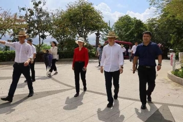 华侨城（海南）集团董事长倪明涛到鹿回头风景区调研