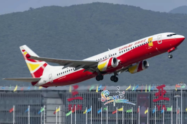 7月1日起，国内外航空公司在三亚机场加注的航油价格下调