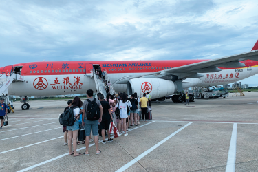 价值约12亿元！川航首架宽体机进驻三亚 助力自贸港建设