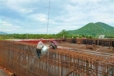 亚龙湾第二通道年底前将全线完工