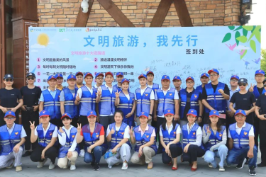 三亚旅文集团鹿回头公司开展 “文明旅游，我先行”志愿服务活动