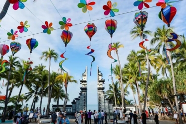 大小洞天旅游区第二届风车节顺利落幕，小丑泡泡嘉年华嗨翻全场！