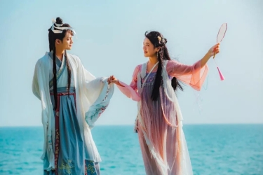 你的朋友圈被这场「国风穿越」刷屏了吗？