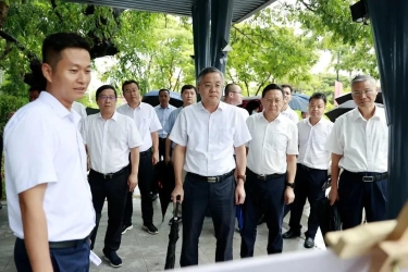 周红波：坚持以民为本以人为本 着力打造美丽温馨三亚