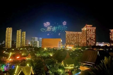 同心抗疫守护鹿城！300架无人机点亮夜空，致敬援助三亚医护人员