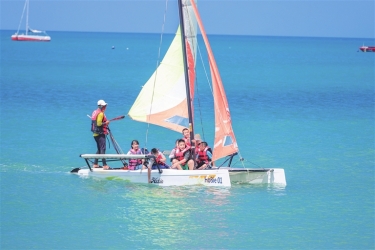 天涯海角游览区打造环岛旅游公路“珍珠项链”上的“钻石”级驿站，“旅游+”让老牌景区焕发“年轻态”