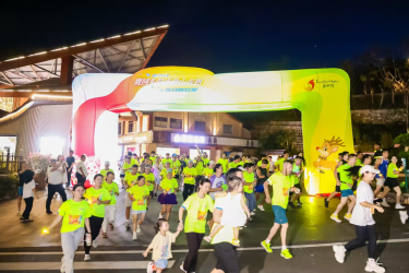 荧光同心汇星河，夜跑燃动山海潮，三亚鹿回头风景区9月荧光登山跑活动圆满落幕！