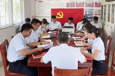 婚庆公司党支部召开党史学习教育动员会暨“重温入党誓词”主题党日活动