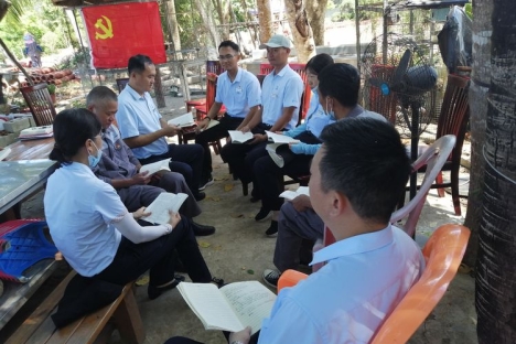 天涯海角第四党支部开展集中学习“党史学习教育”系列丛书